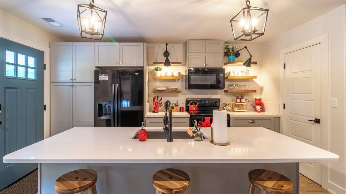 Cooper-Young Historic District House | Cozy pet friendly 2 bedroom Cooper Young downtown