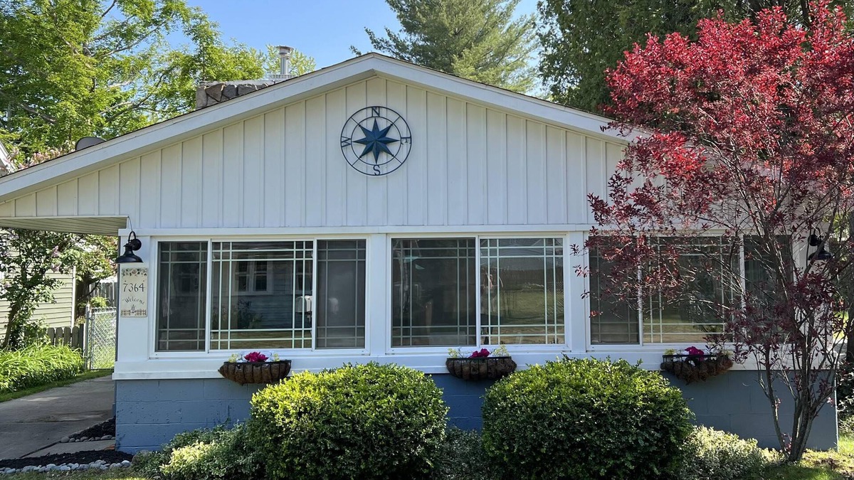 Lexington Cottage | Cozy Pet Friendly Cottage, Partial Water View, Sleeps 7, Half Block from Beach!