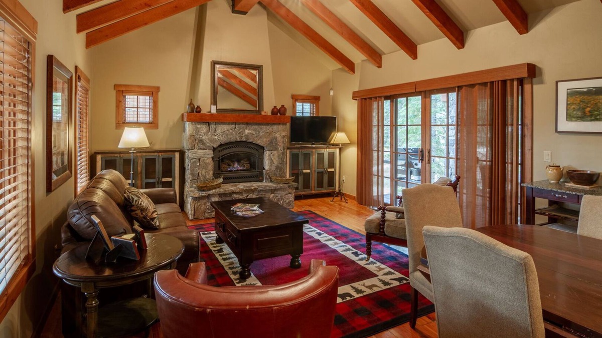 Tamarack Ski Chalet | Cozy Pet Friendly Cottage with POMA lift access | Vaulted Ceilings | Spectacular Mountain Views