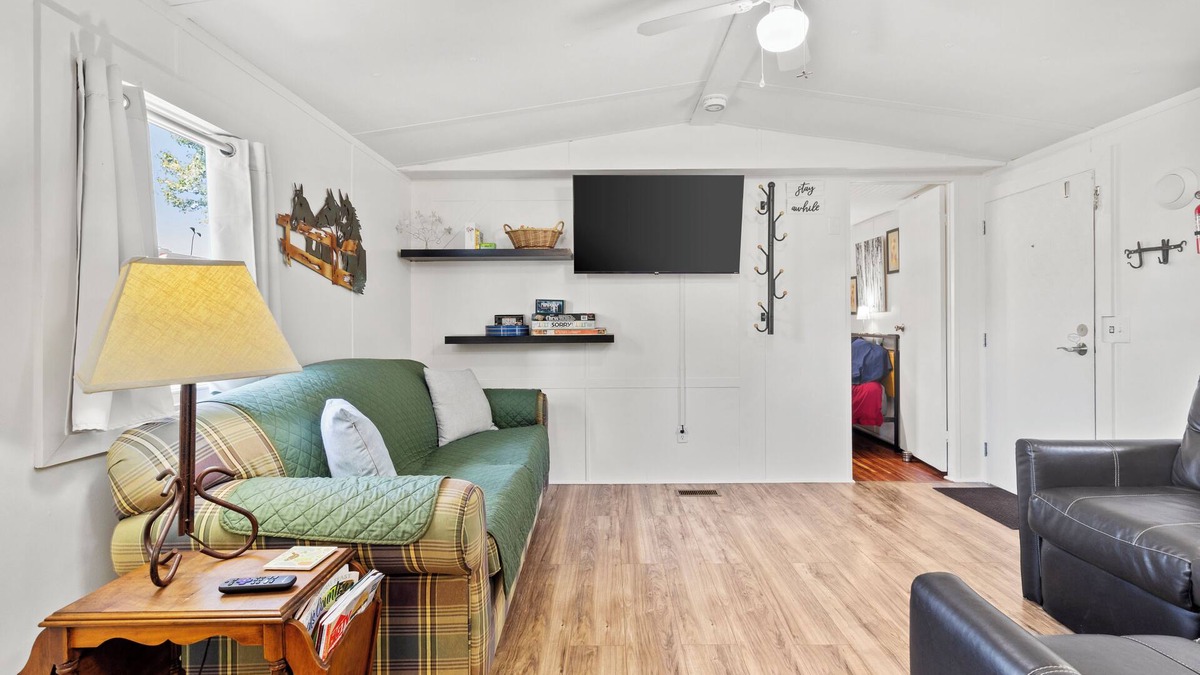 Saint Andrews House | Cozy Pet Friendly Home Away From Home w/Fenced in Yard & Full Kitchen near I-24