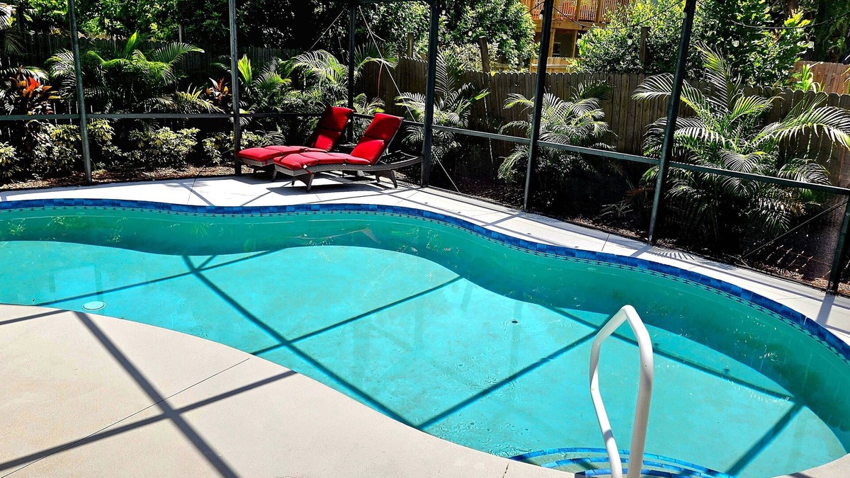 South Sarasota House | 🦩Cozy Pet-Friendly~Private Pool~Lucy By The Sea🦩