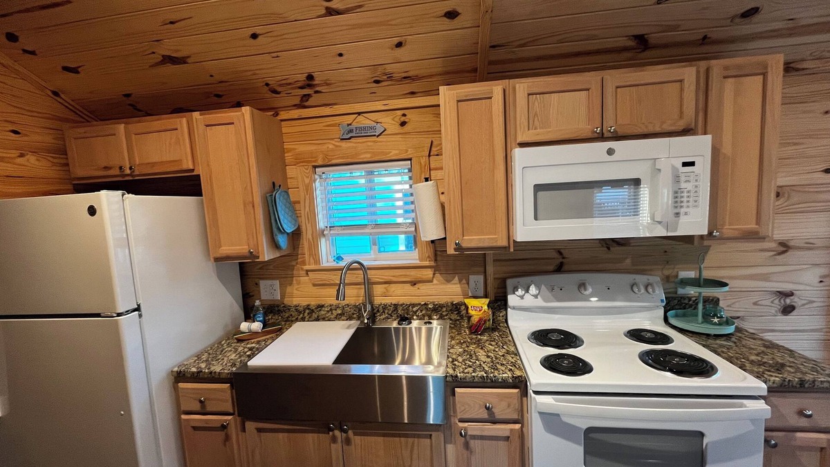 Steinhatchee Cabin | Cozy pet friendly 2-bedroom cabin in Steinhatchee, FL