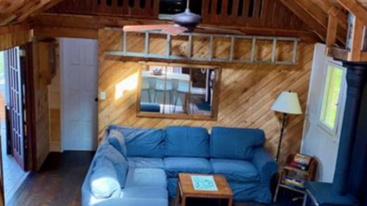 Dysart et al Cottage | Cozy Picturesque Algonquin Cottage