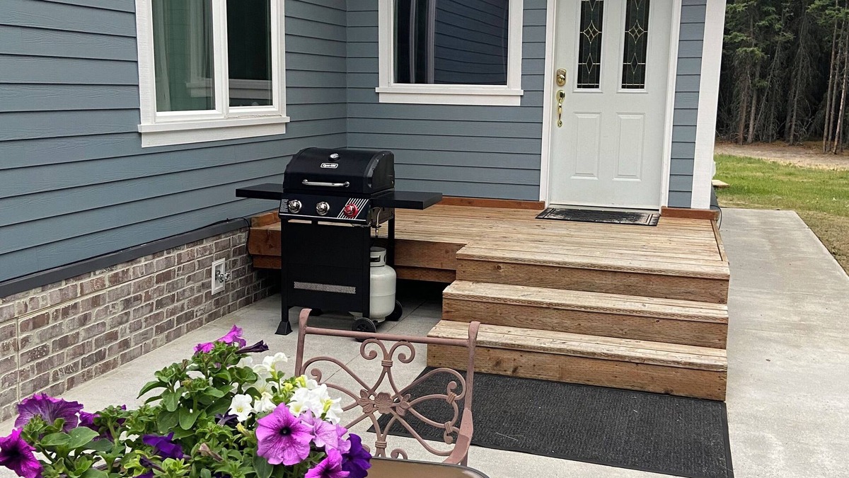Deltana House | Cozy Pinetree Duplex Guest House