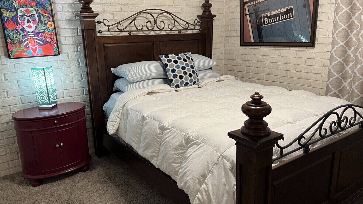 Beauregard Town Historic District Apartment | Cozy Place Downtown by the River Center minutes to LSU. Free Parking/Wifi