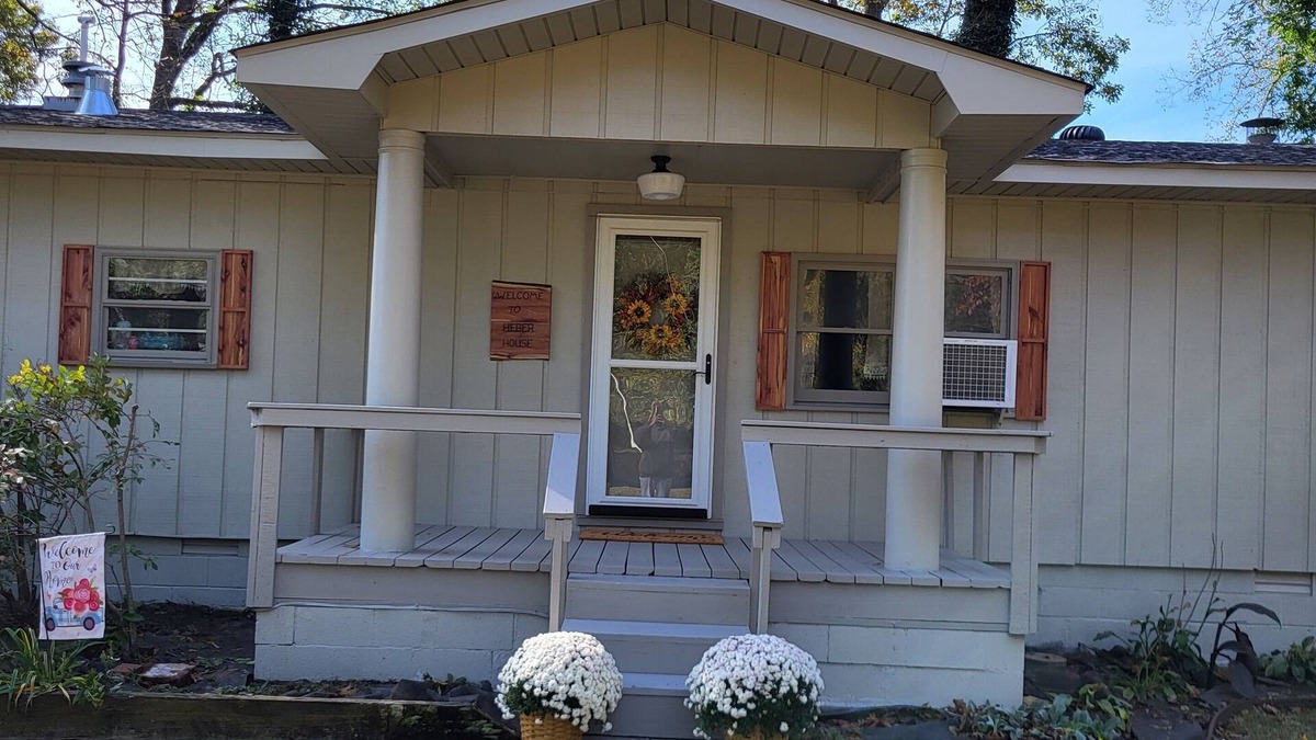 Wilburn House | Cozy place right on Little Red River near Cow Shoals and Sugarloaf Mt trailhead