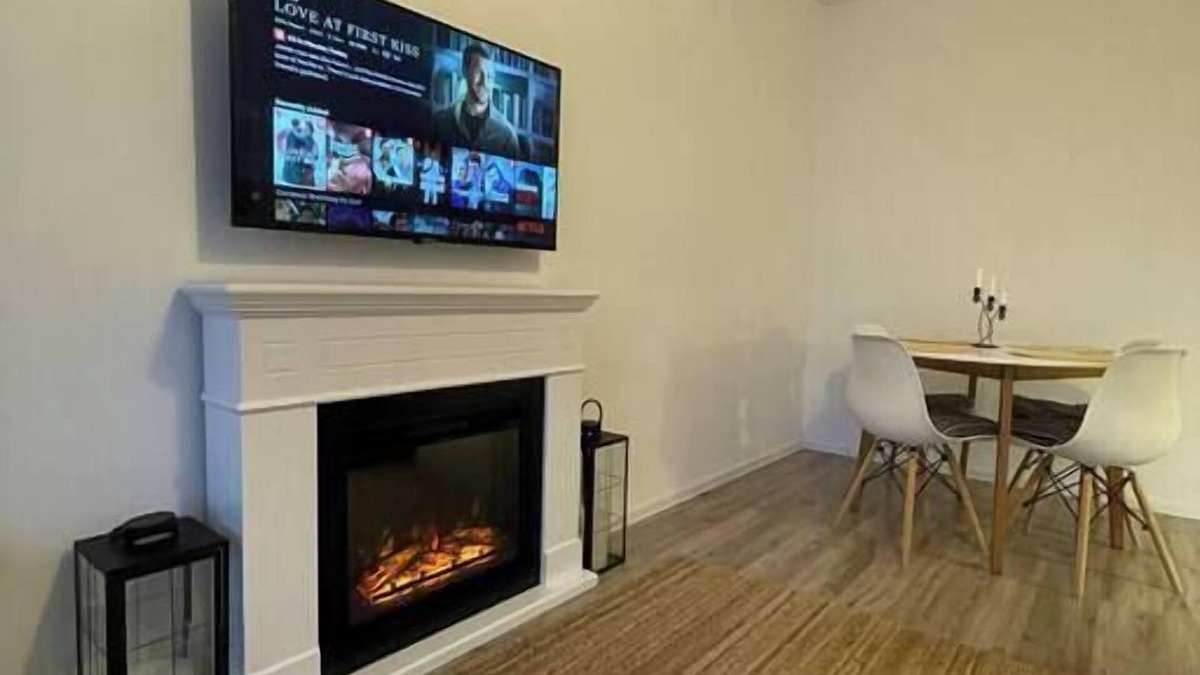 Tractorul Apartment | Cozy Place to Remember | Fireplace and Free Parking