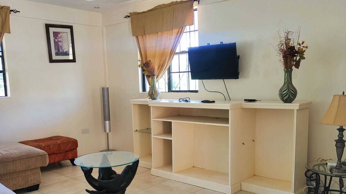 Picard Apartment | Cozy place to stay in picard portsmouth. 3 minutes walk to the beach .