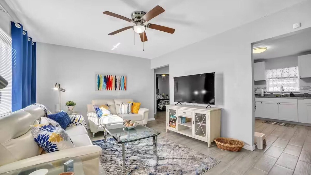 Plant City House | Cozy Plant City Home