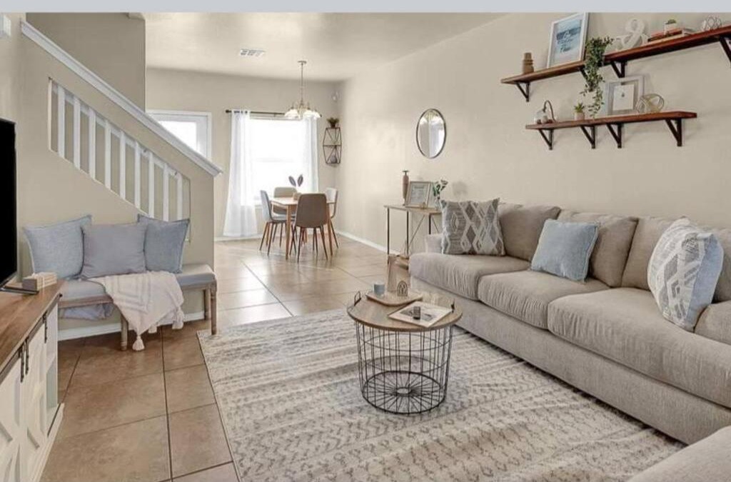 Biggs Field Ski Chalet | Cozy Point Retreat : Relax and Unwind in our Home