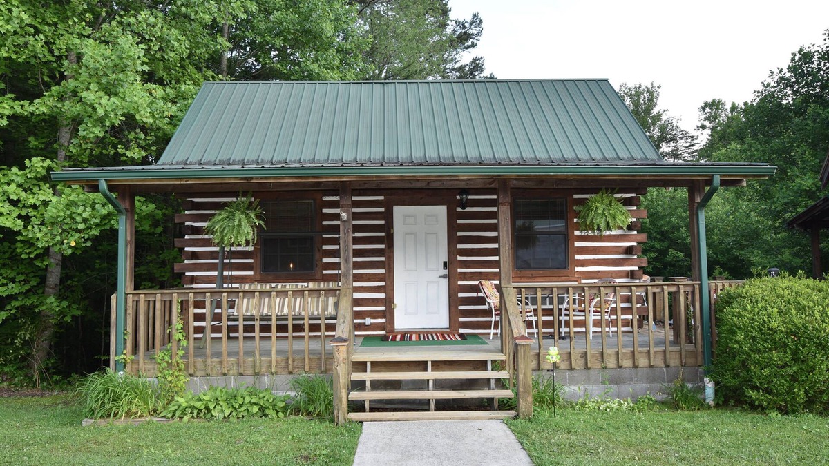 Woodbine Cabin | Cozy Pondside Cabin five minutes from Laurel Lake