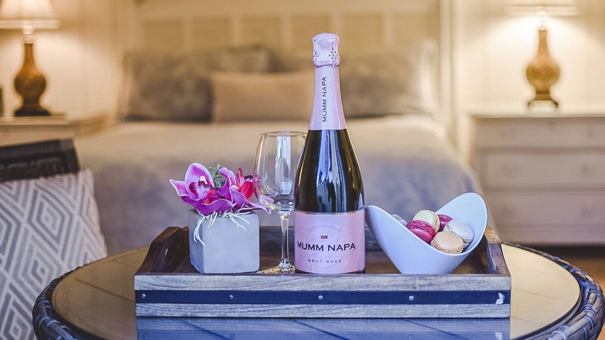Napa Condo | Cozy Premium Jr. Suite, In Beautiful Napa Valley -Perfect for Couples