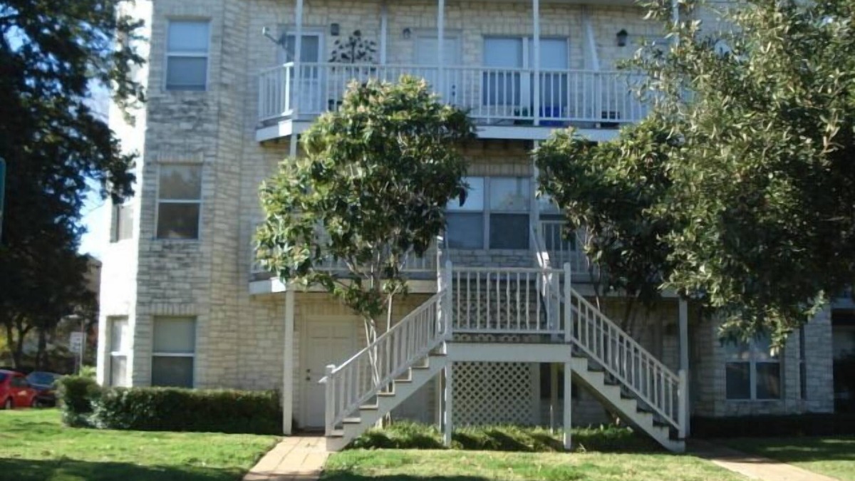 North University Condo | Cozy Pristine Sanitized Ideally Located w/Covered Parking