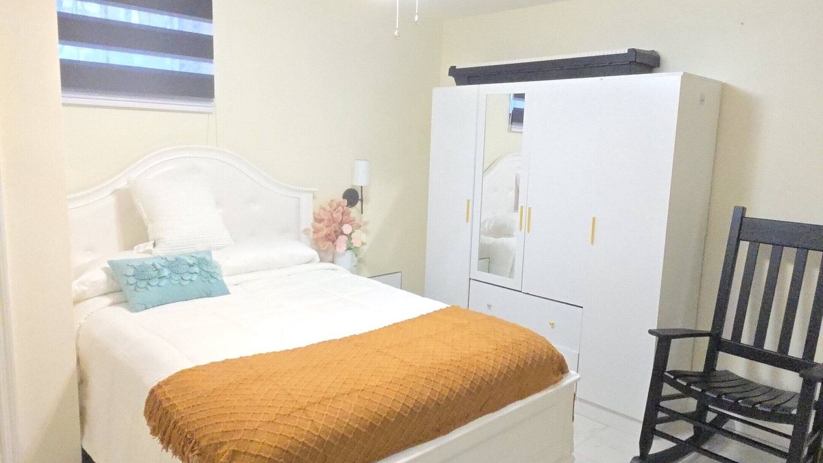 Emerson Hill House | Cozy Private 1-br Basement Apt StatenIsland close to NYC Family & Pet Friendly