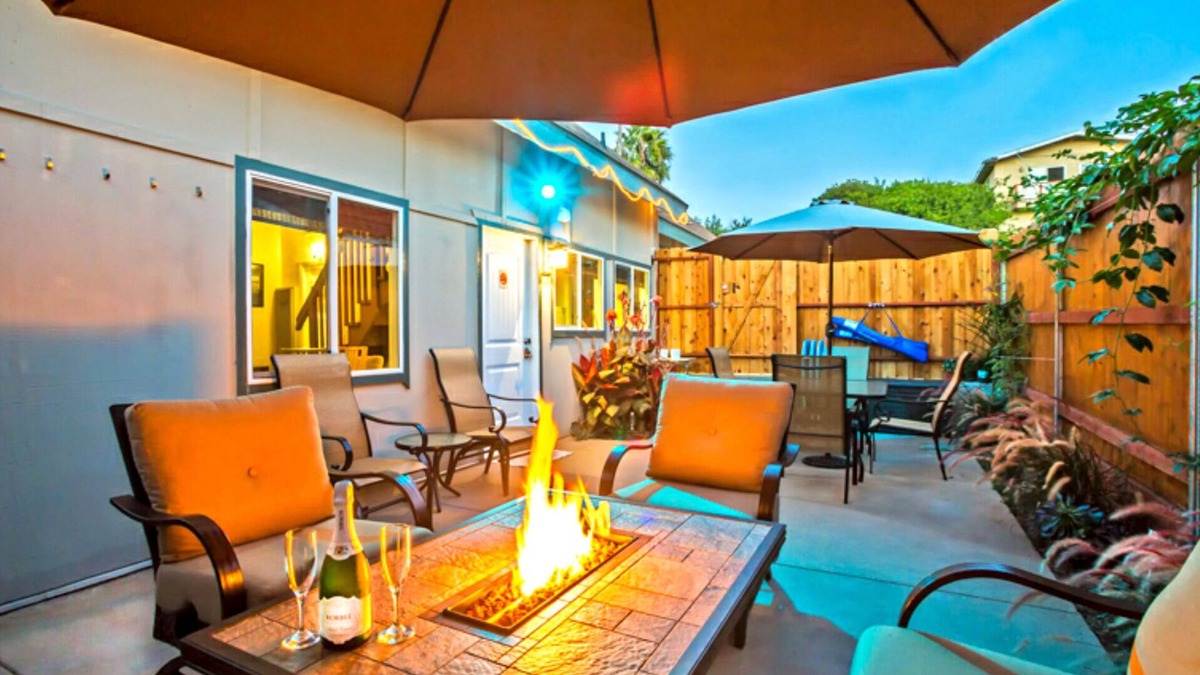 Beach Barber Tract House | Cozy & Private - 2 Br 2 Ba -Patio, Firechat-AC- Private parking 2 blks to beach