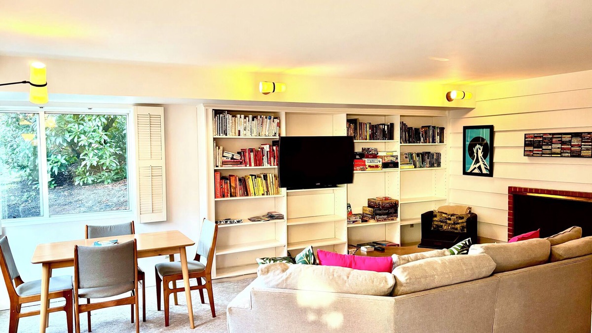 North Beach/Blue Ridge House | Cozy private apartment with parking Olympic Manor, Ballard, North Beach