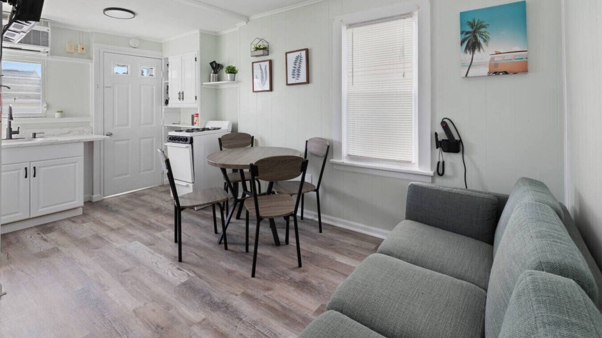 Wildwood Apartment | Cozy Private apt blocks from Beach/Boardwalk 4