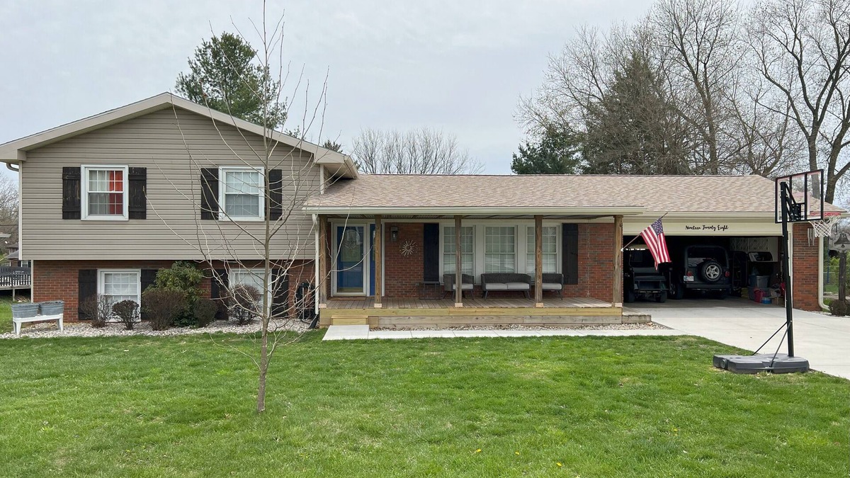 Madison House | Cozy, private basement in quaint, Madison, IN with WiFi, fitness room, backporch