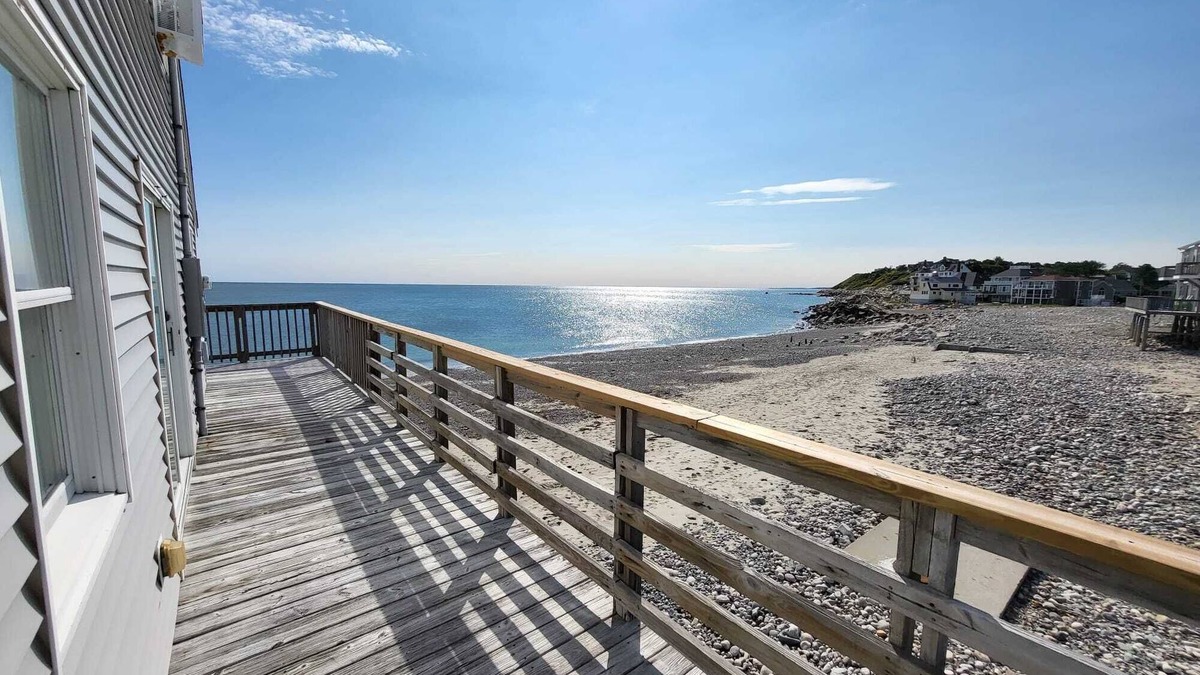 Greenbush House | Cozy private beach stilt house-steps to the beach.