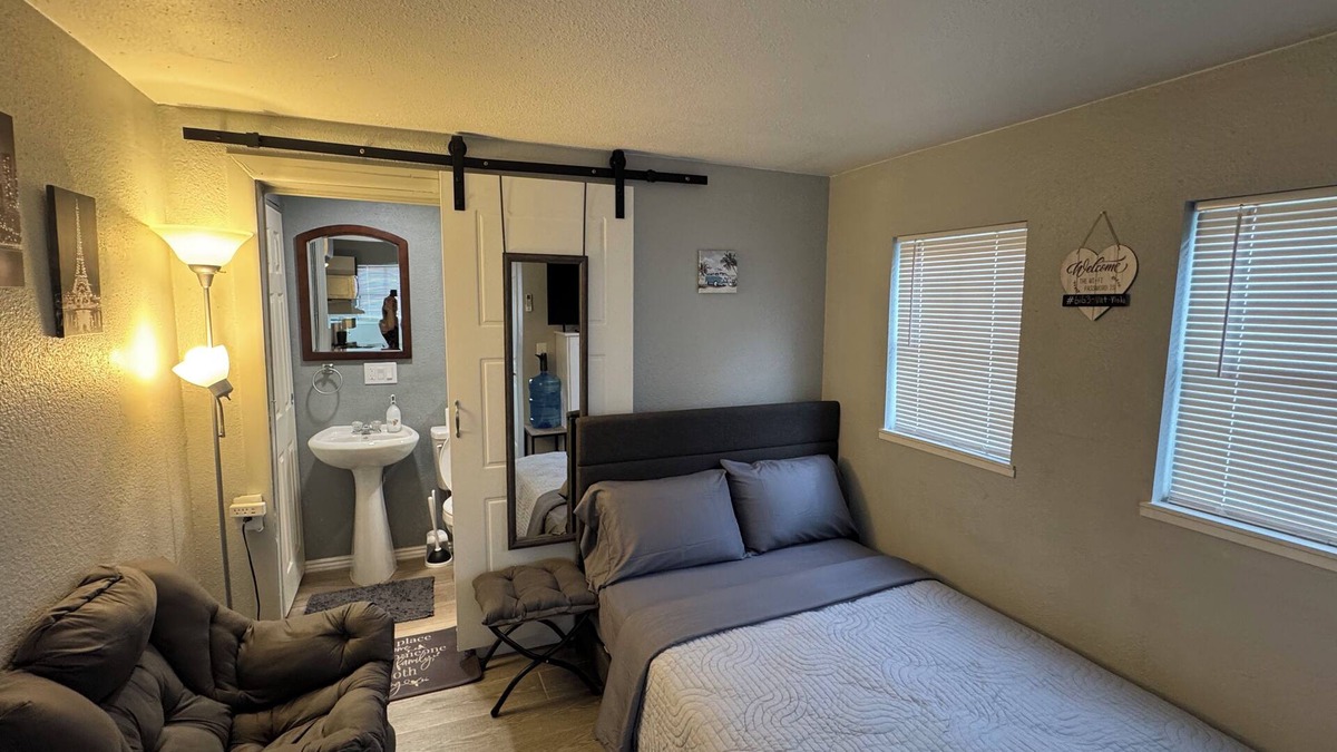 Summerlin Cabin | Cozy private cabin in a safe area of the fabulous Las Vegas with WiFi, AC