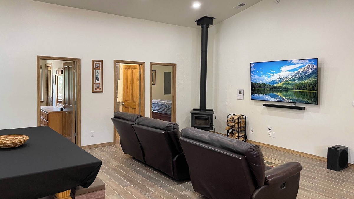 Regina Cabin | Cozy, private cabin up in the beautiful mountains of Regina, NM.
