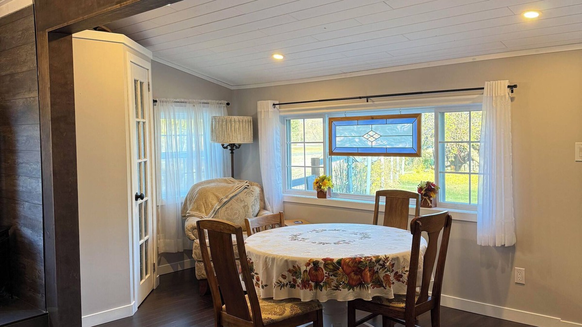 Castlegar Cottage | Cozy, private cottage, within city limits of Castelgar