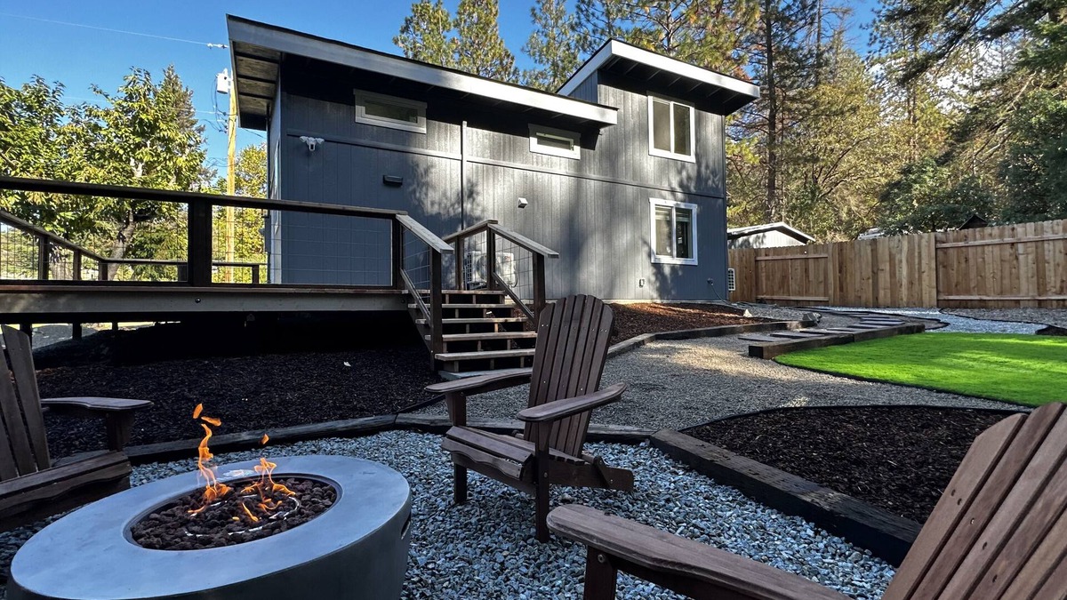 Jacksonville Cottage | Cozy private family ranch cottage! Vineyards, Britt Festival and Applegate Lake!