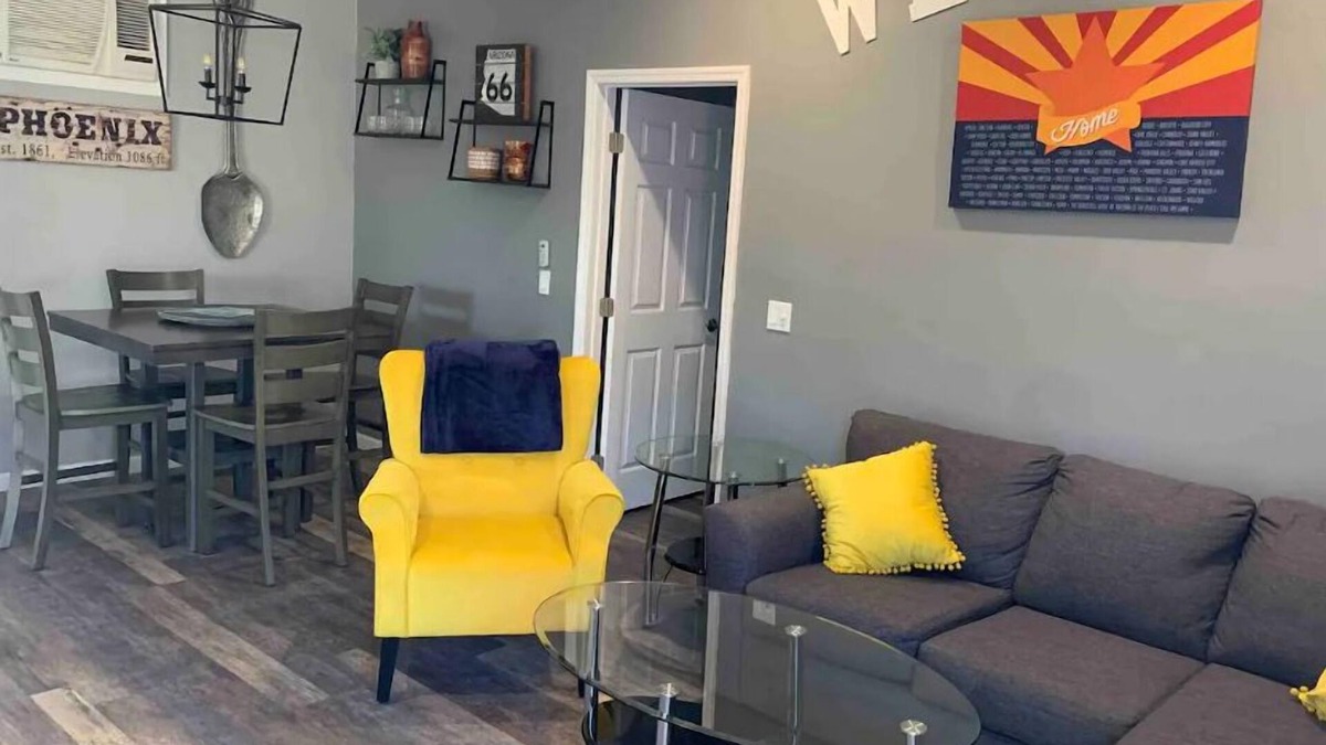 Glendale House | Cozy Private Glendale Guesthouse