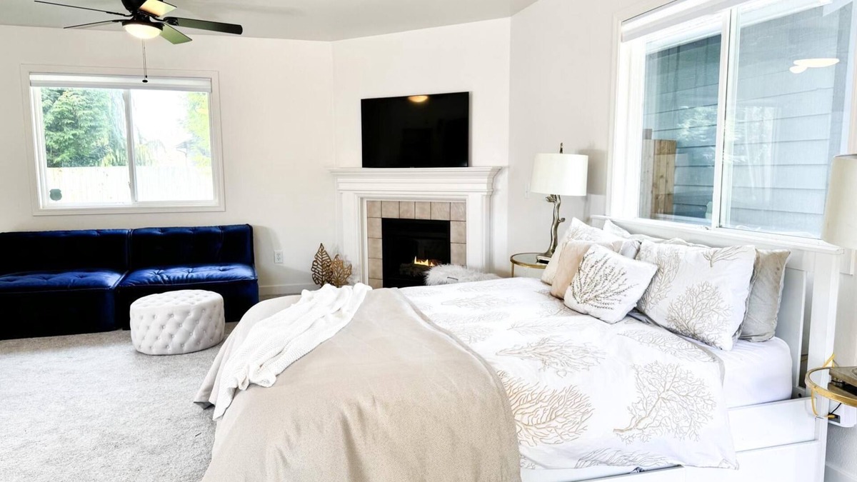 Duvall House | Cozy Private Guestroom, super close to great hiking trails!