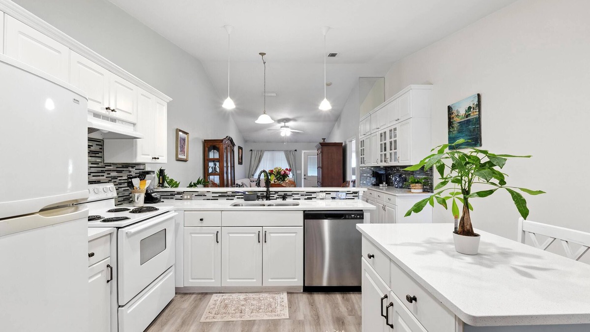Alachua House | Cozy Private Home on Golf Course