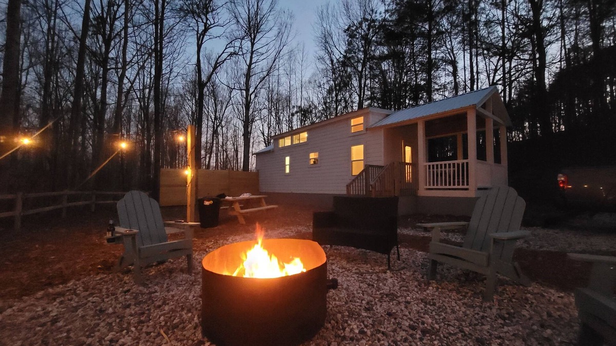 Liberty Cabin | Cozy Private Lux Cabin Style Tiny House, Firepit, FIBER, in mins from Clemson Un