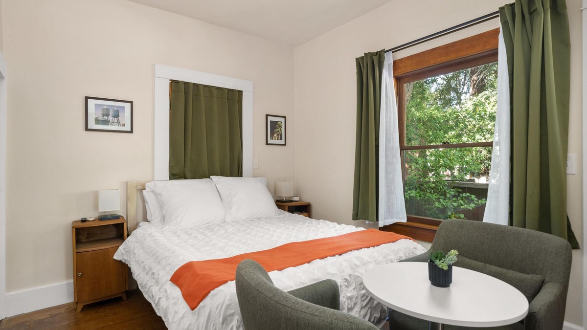 Chico House | | Cozy + Private | Near Enloe |