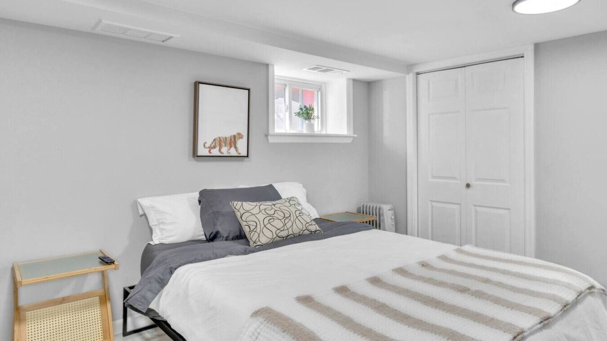 Constable Hook Apartment | Cozy Private Room in Shared Space NYC & Light Rail