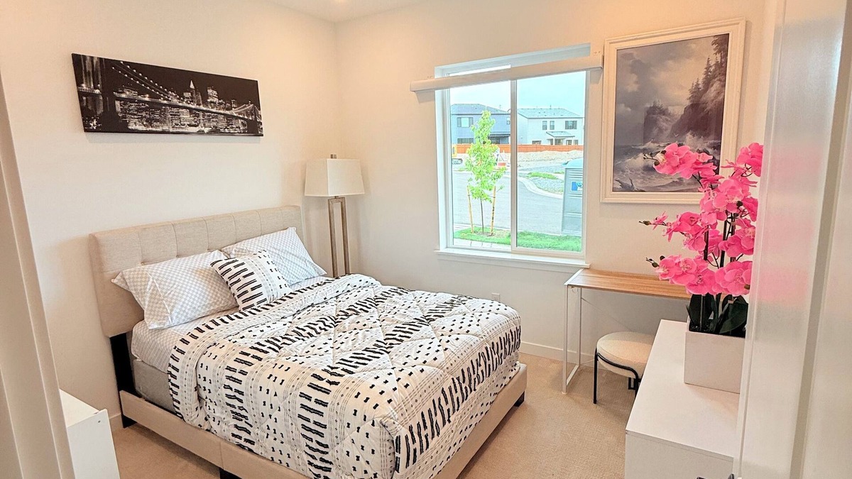 Bonney Lake House | Cozy Private Room Near Seattle & Mt. Rainier – Quiet & Comfy Stay + Car Rental