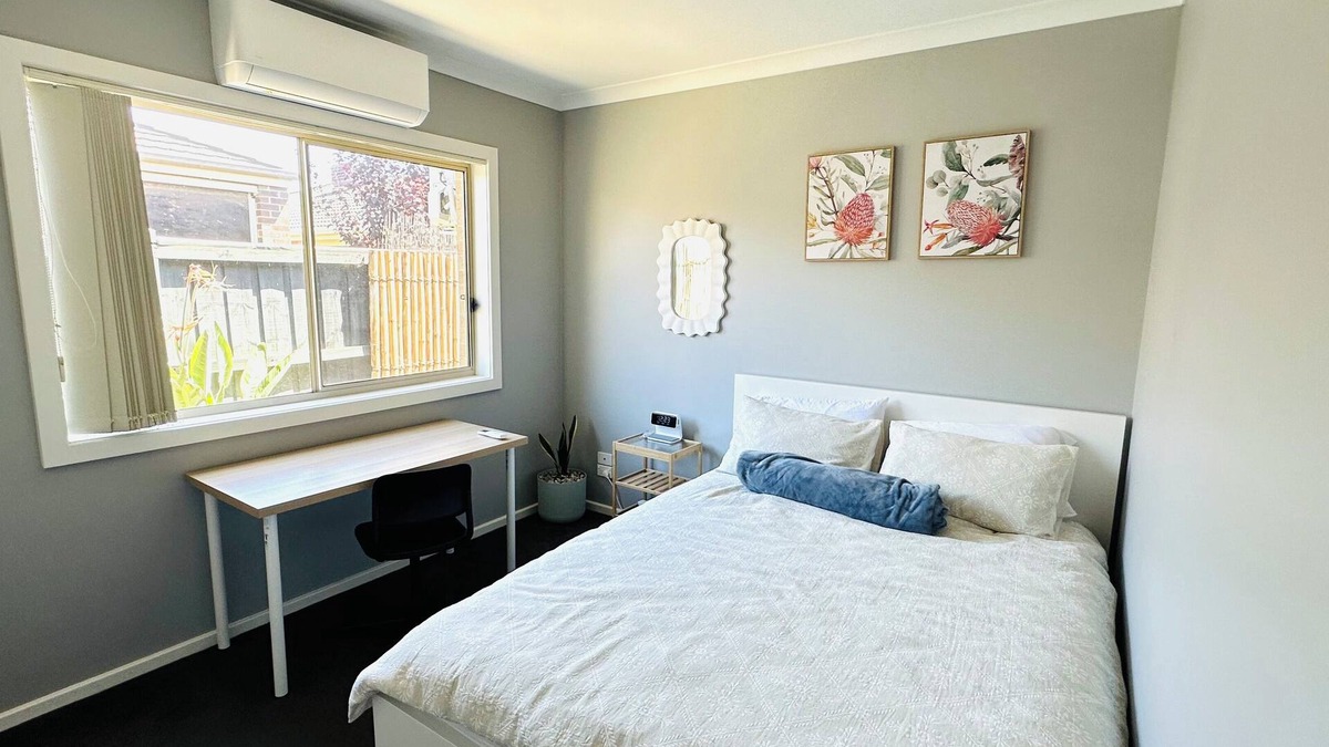 Deer Park House | CoZy Private Room near Deer Park Train Station