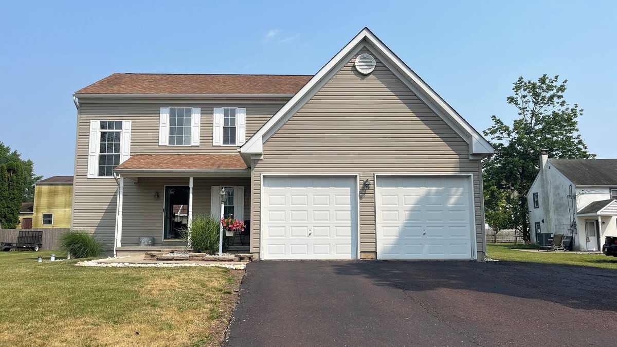 Blooming Glen House | Cozy private room with full bathroom , use of shared kitchen and living room.