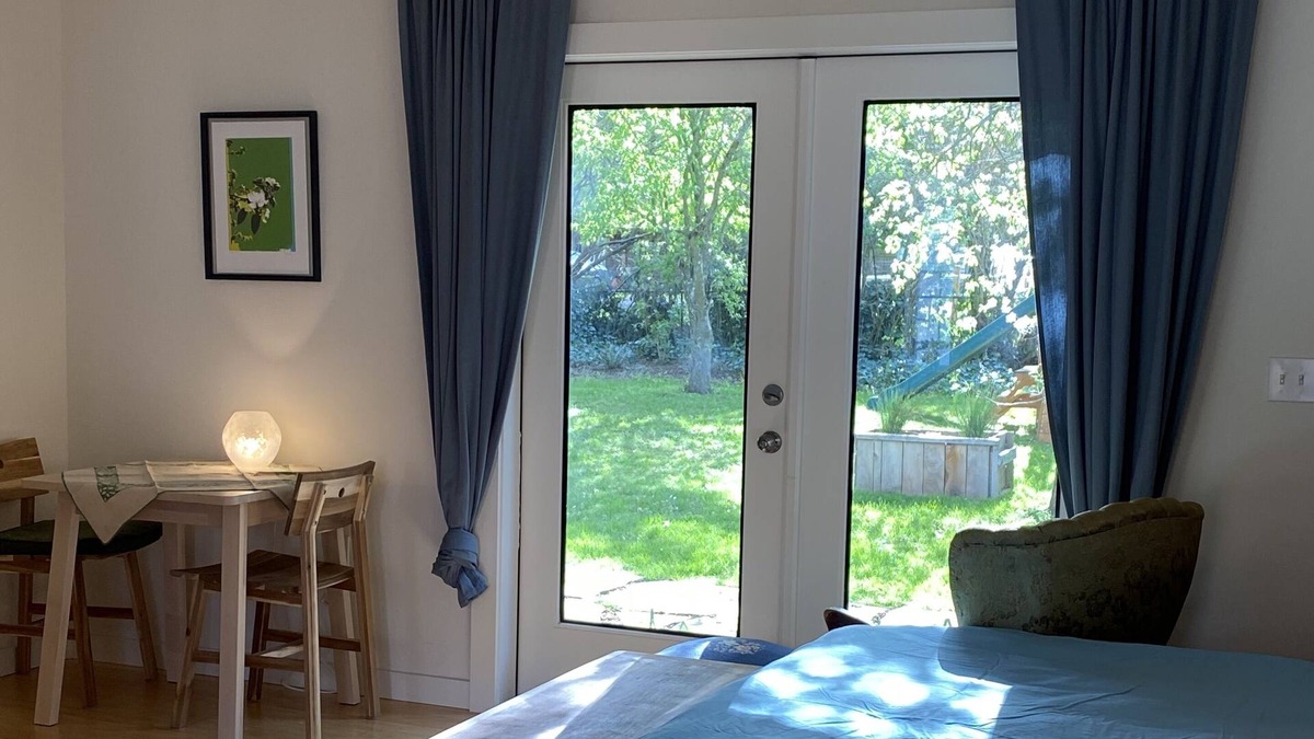 Brentwood-Darlington Cottage | Cozy private studio cottage under the trees