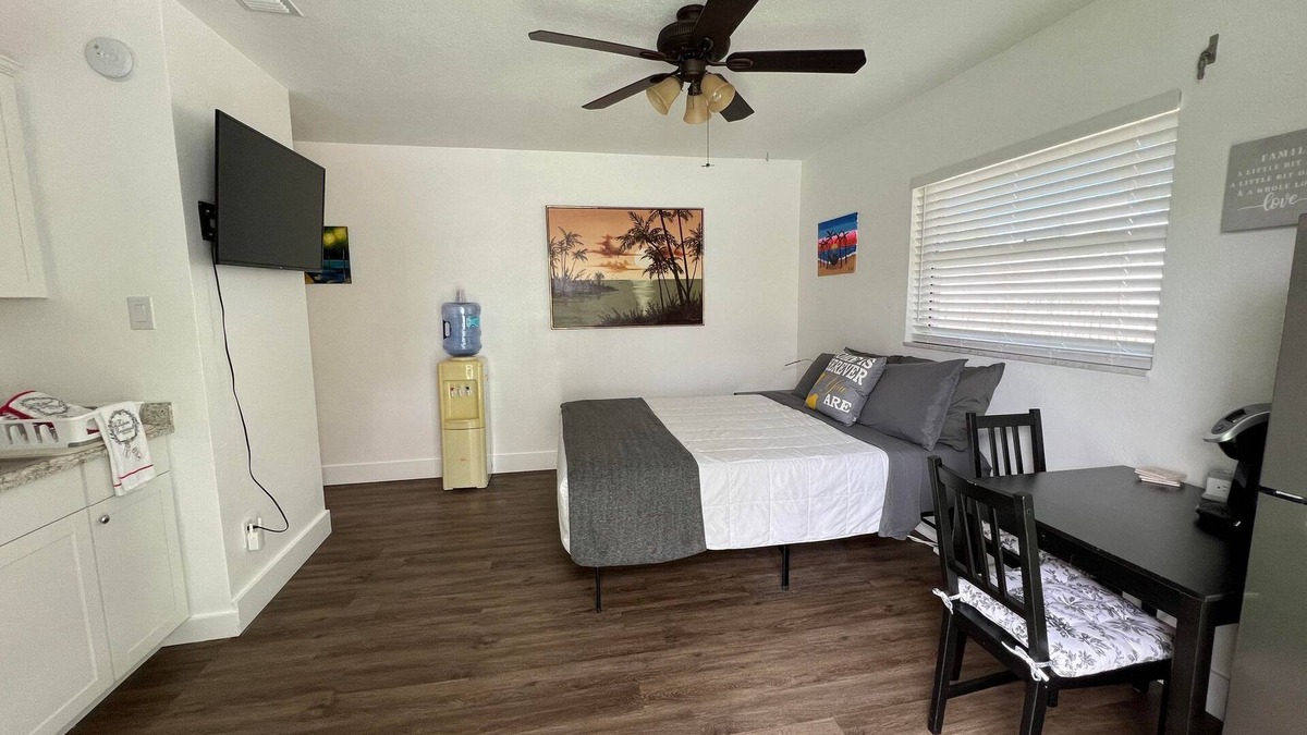 Seminole House | Cozy private studio with own fenced yard-3 miles from Beach