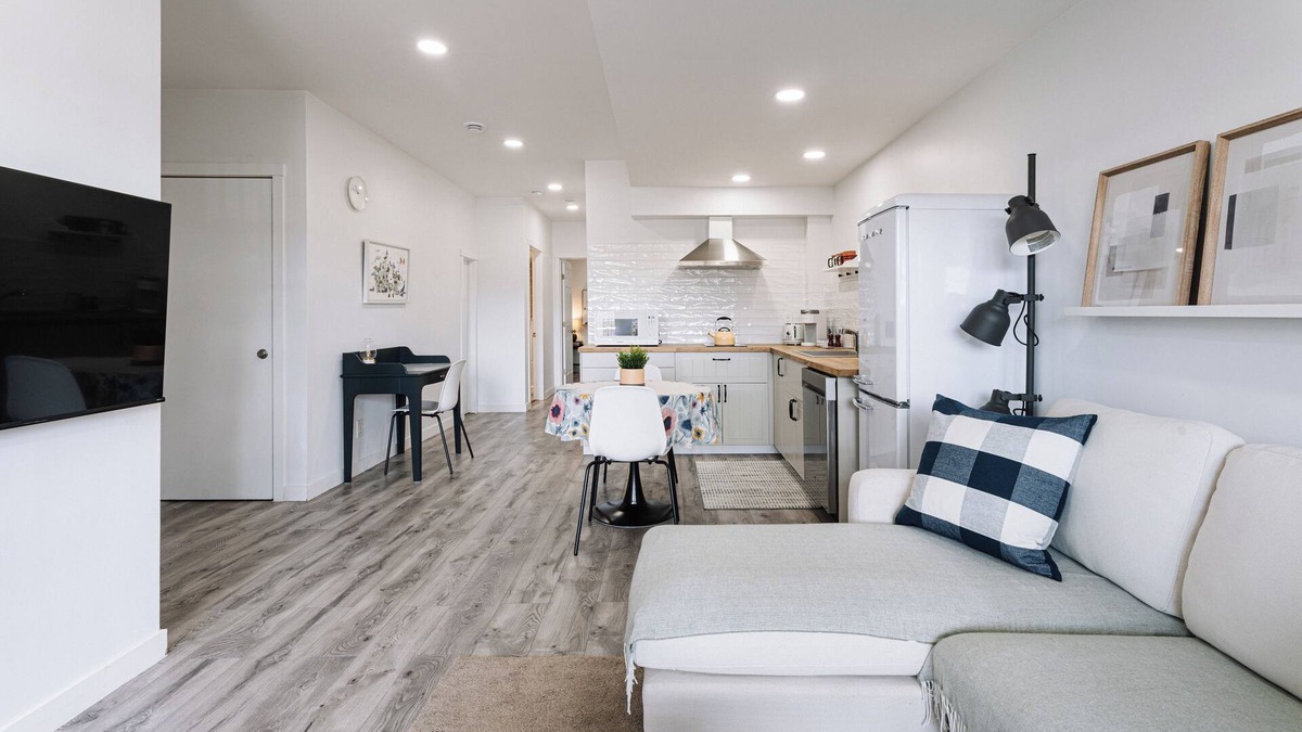 Keith House | Cozy Private Suite| 1 Queen&1 Twin bed |Close Banff