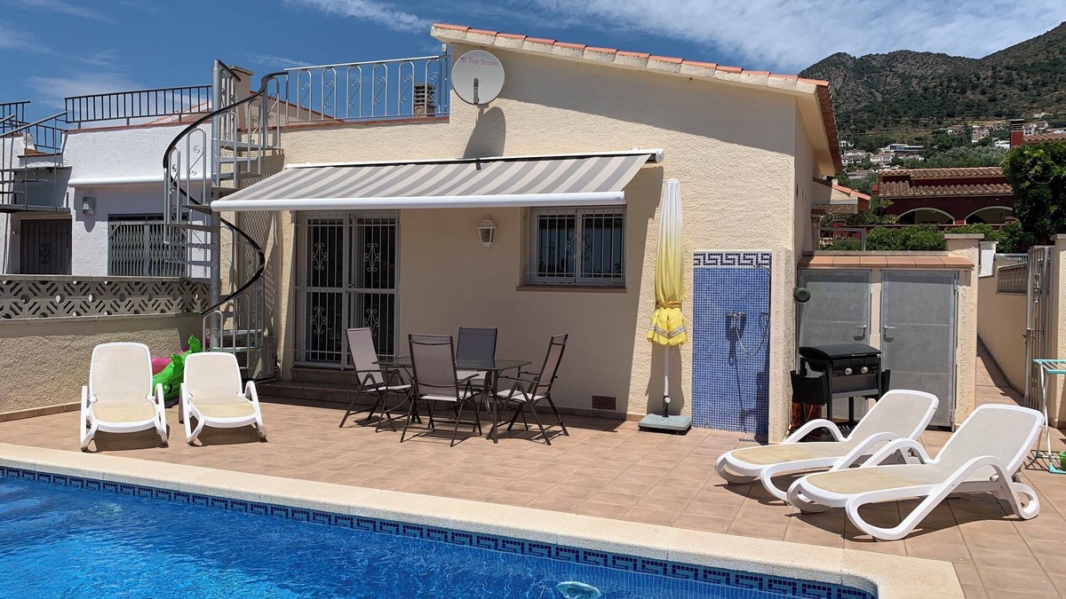 El Mas Fumats House | Cozy property with private pool in a quiet residential area