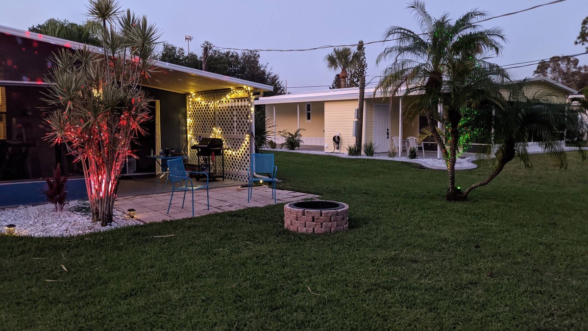 Grove City House | Cozy & quaint home just 10 min to beach Enjoy Spa/Hot tub