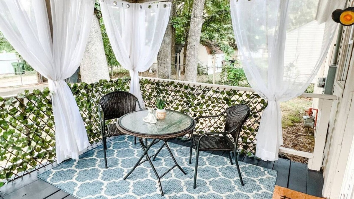 Decatur House | Cozy Queen 2BR Bungalow Convenient to Downtown