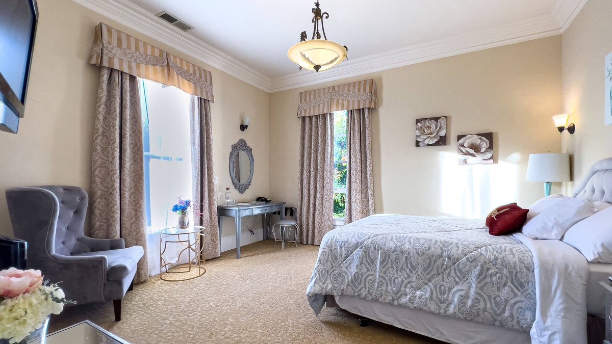 Salinas House | Cozy Queen Mansion RM Near Monterey Carmel