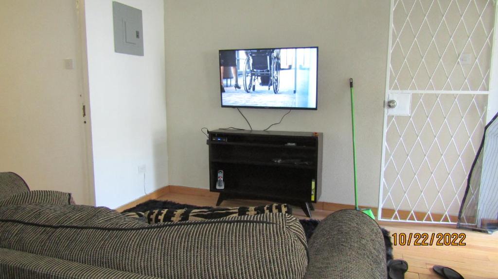 Blue Waters Apartment | Cozy, quiet 1 bedroom 2A near Beach near US Embassy