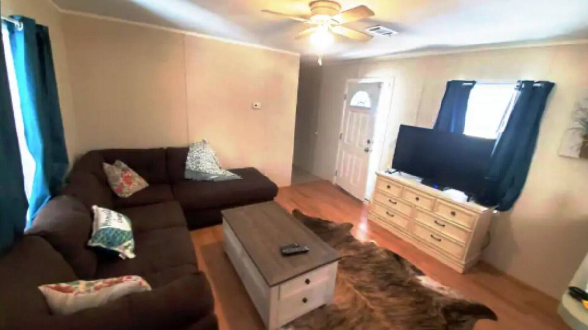 Floral City House | Cozy quiet home close to tourist attractions & airboating. Pet-friendly!