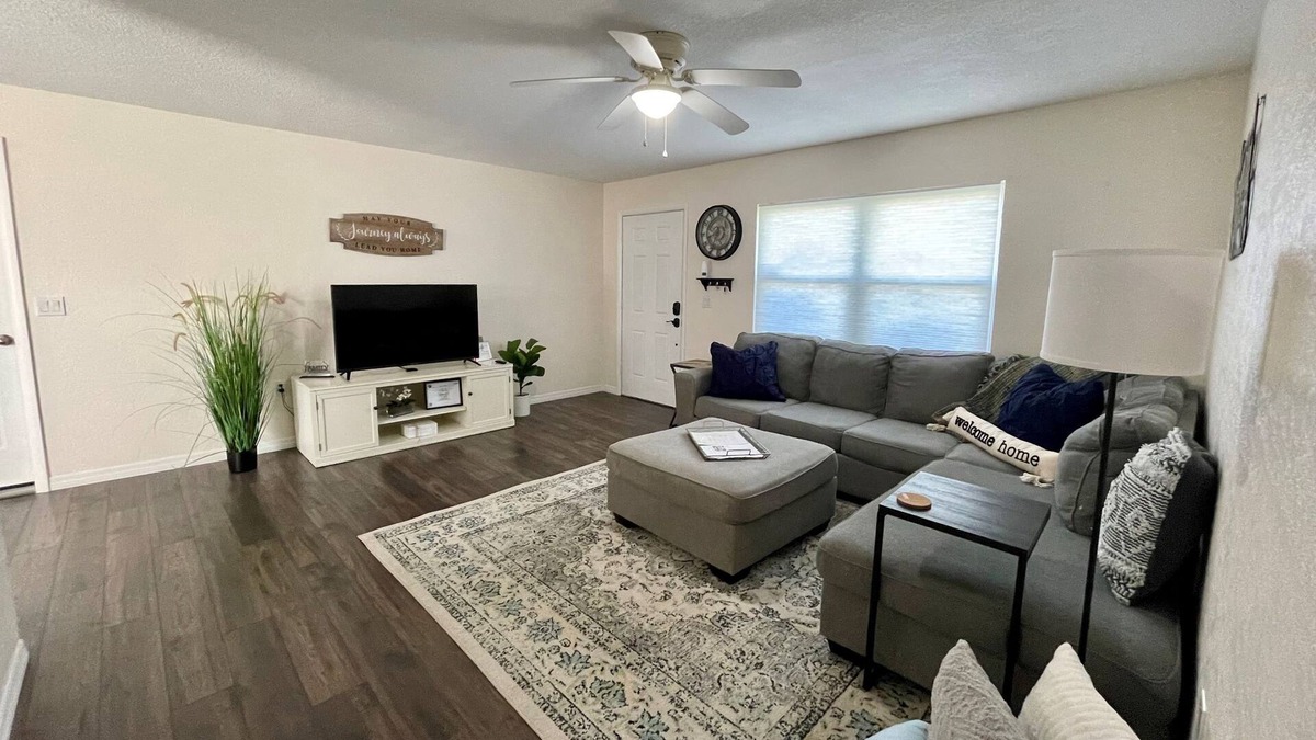 Zephyrhills House | Cozy Quiet Home with Free Parking