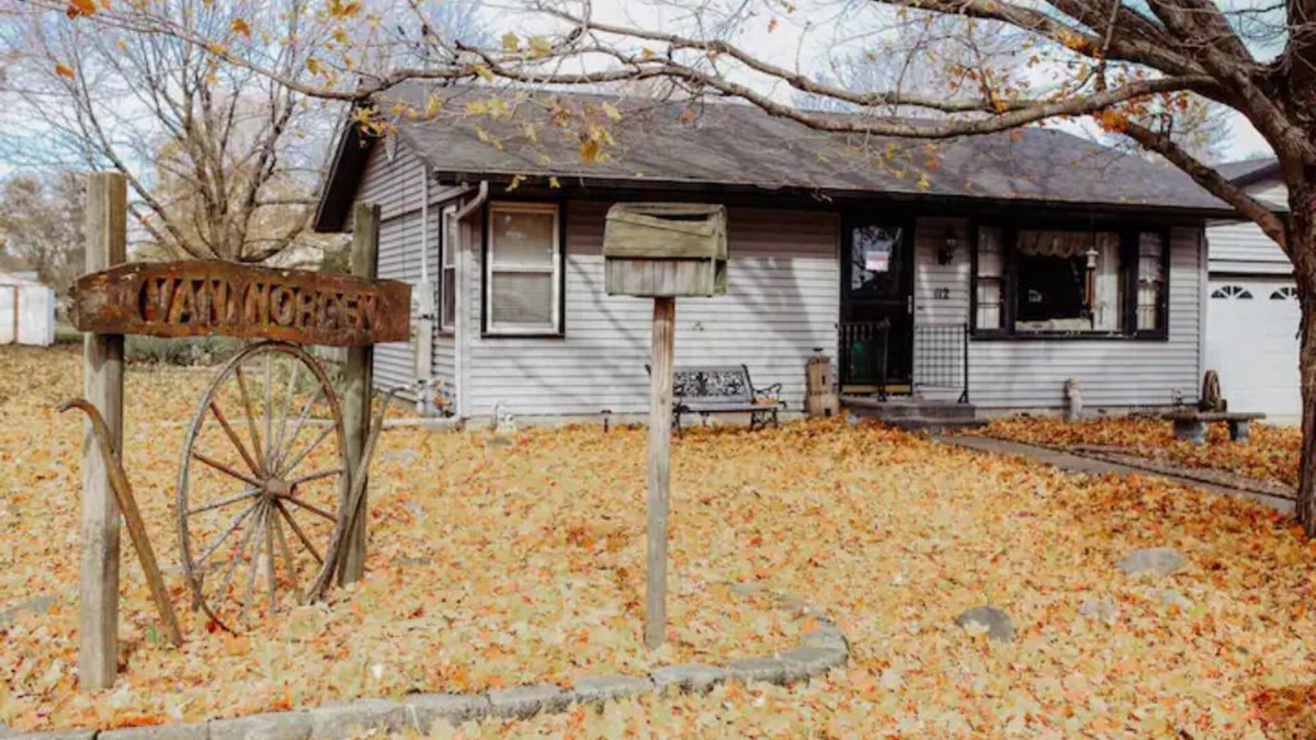 La Moille House | Cozy & Quiet Living at the Cookie Cottage