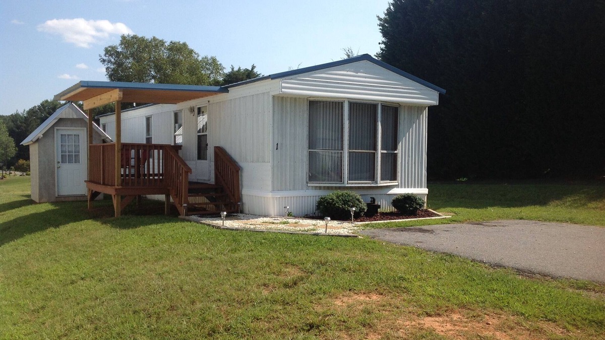 Skyland House | Cozy, quiet retreat near Blue Ridge Parkway. 2 bed, 1 bath, Close to Downtown!