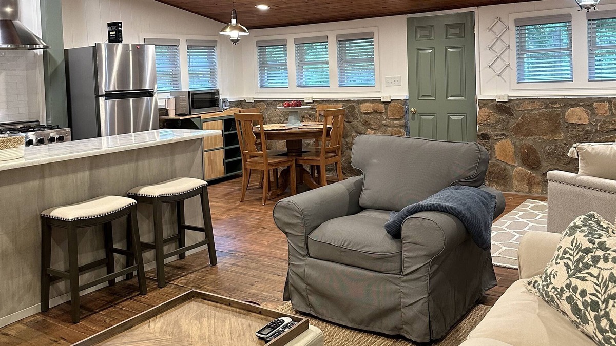 Rocky Bottom Cabin | Cozy quiet Sassafras Mountain Cabin Near Table Rock and Amazing Waterfalls