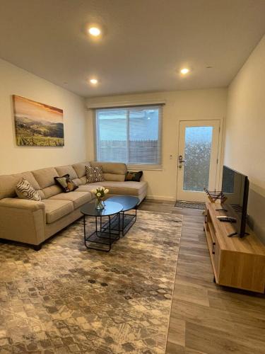 Raisin House | Cozy-Quiet-Spacious Guest Suite in Fresno Clovis California